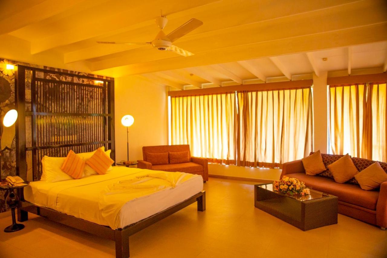 Thilanka Hotel Kandy Exterior foto