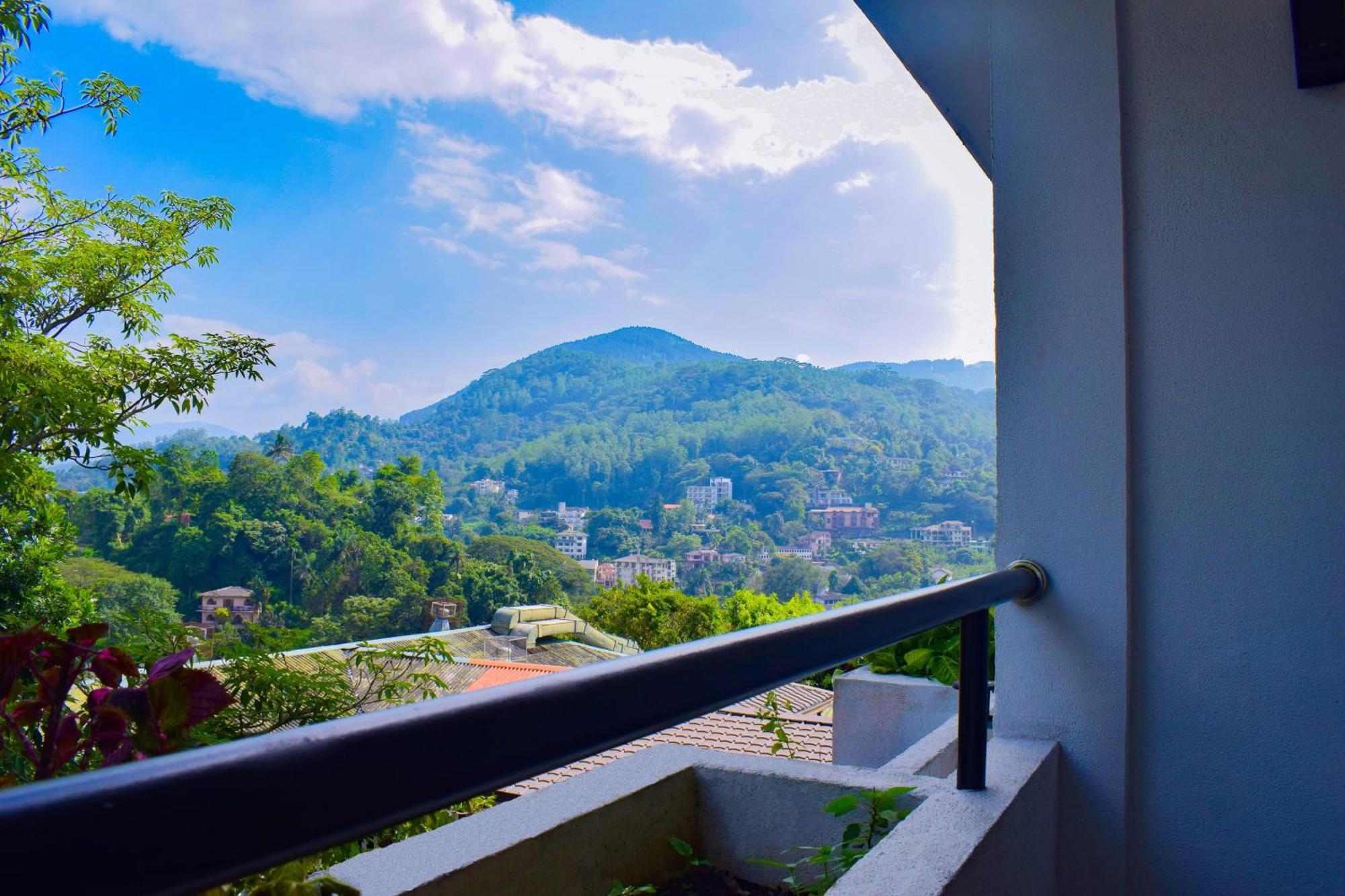 Thilanka Hotel Kandy Exterior foto
