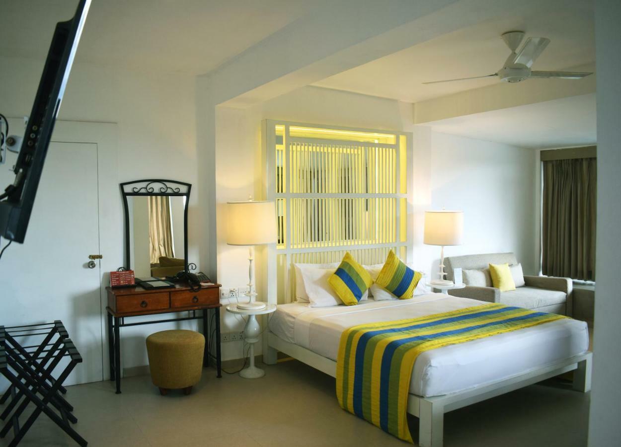 Thilanka Hotel Kandy Exterior foto
